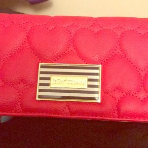 Wallet / wristlet Betsy Johnson